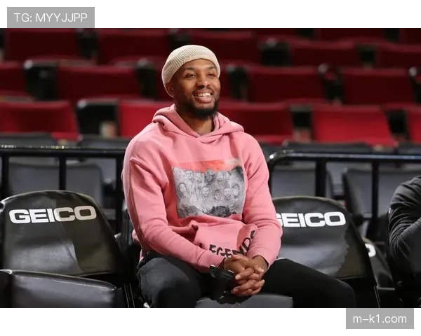 利拉德因个人事务缺席对阵黄蜂的比赛