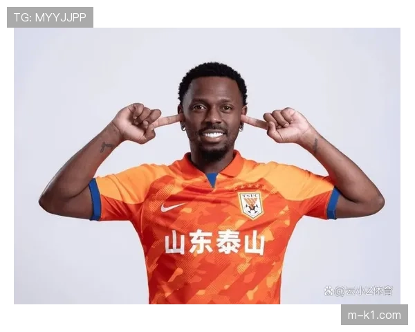 【2026年4月中超联赛·人物·特写特写：归化球员费南多训练中加练内切射门，试图丰富球队边路战术选择